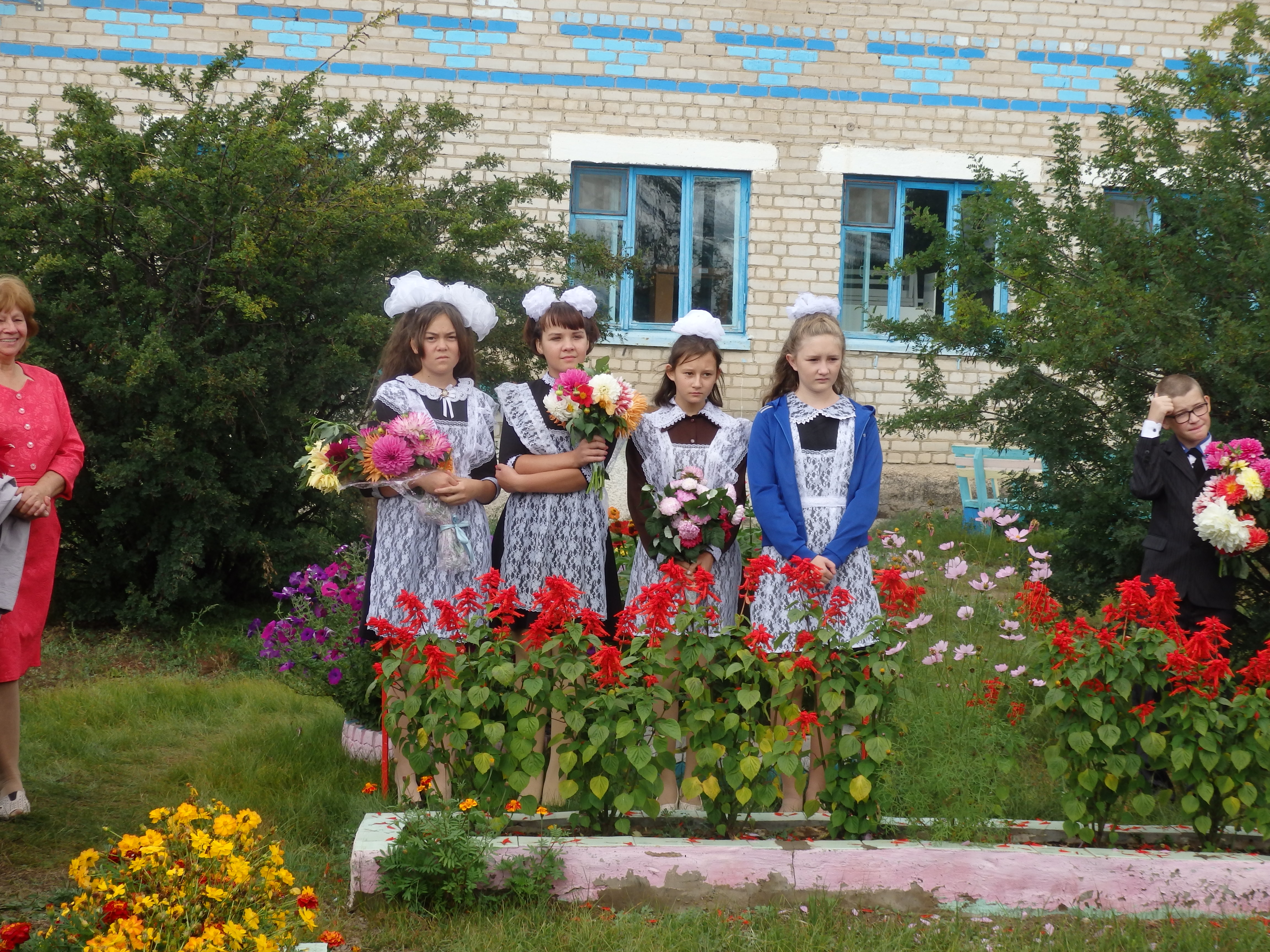Обеспечение учащегося школьной формой.